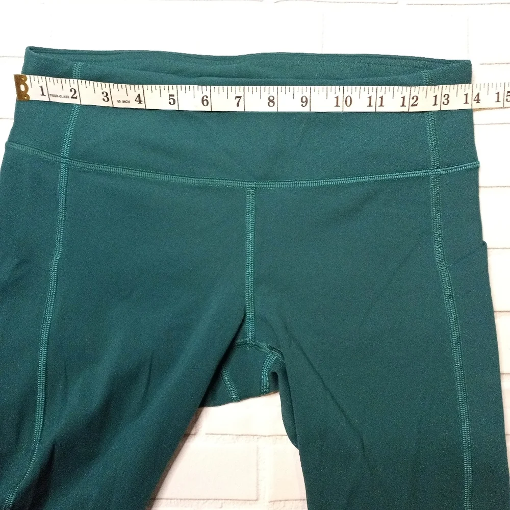 LULULEMON CROP LEGGINGS SIZE 6